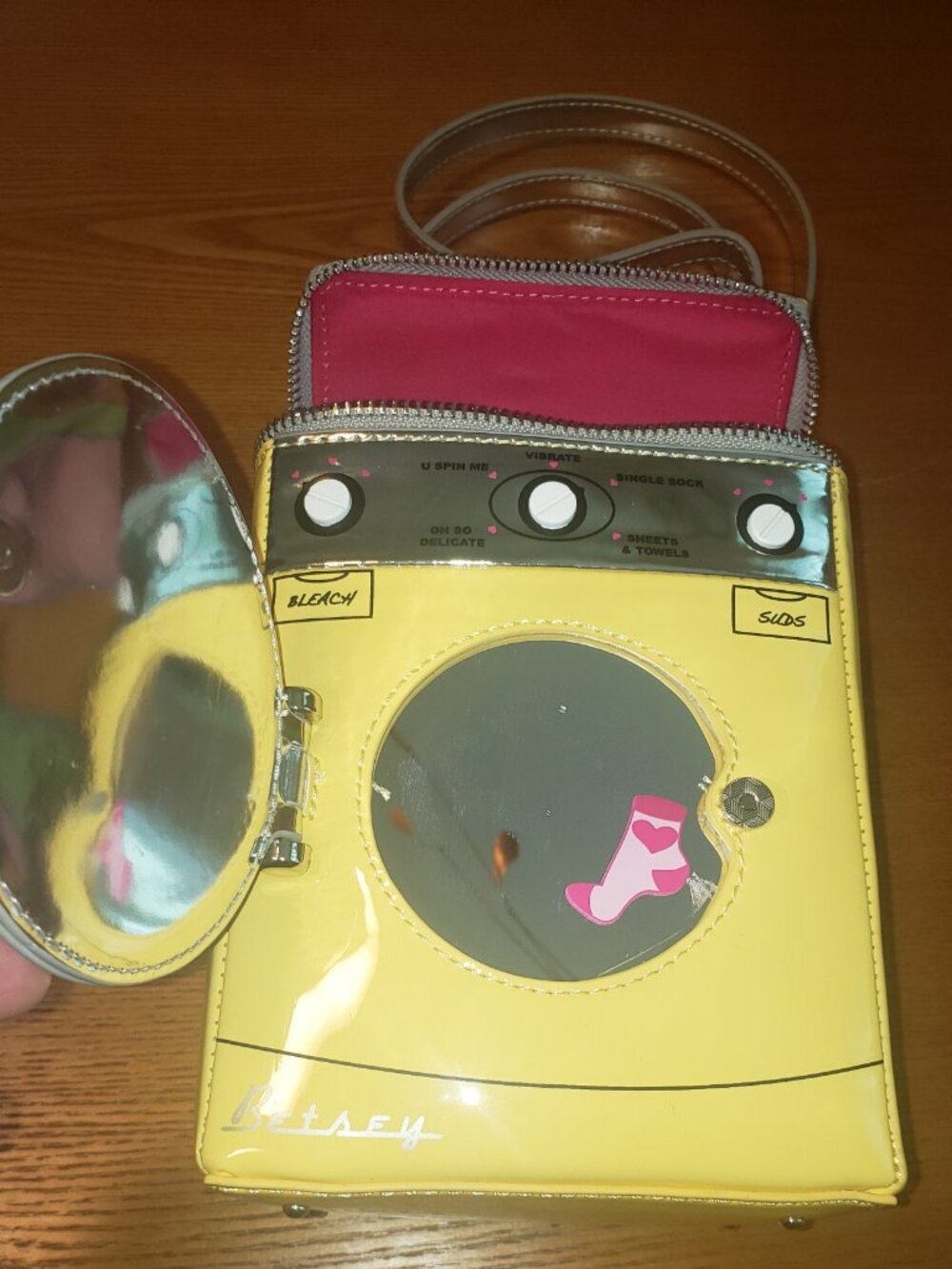 COLLECTIBLE Betsey Johnson Kitsch Spin Me Yellow Crossbody Washing Machine (NEW) - Picture 8 of 9